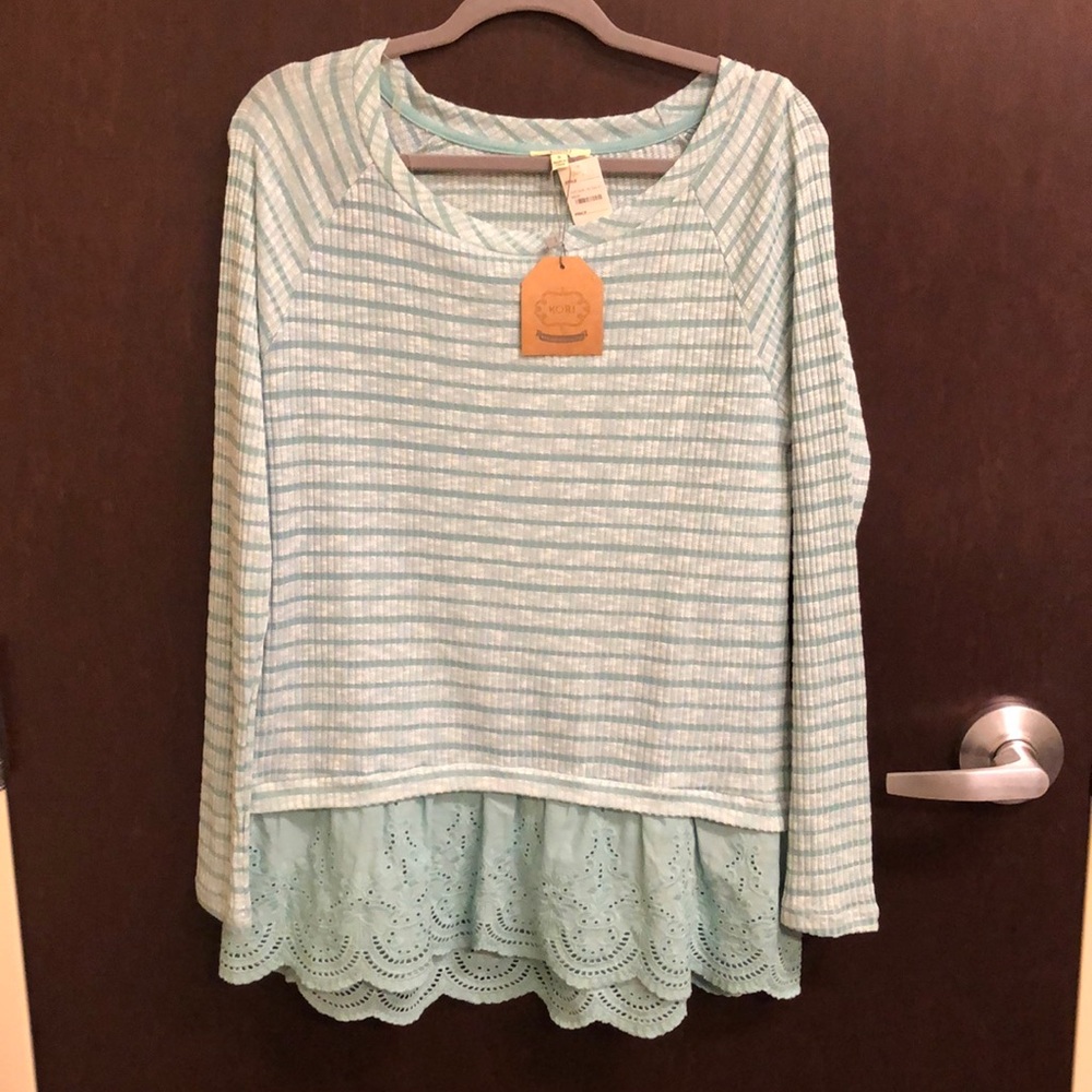 Eyelet hem top